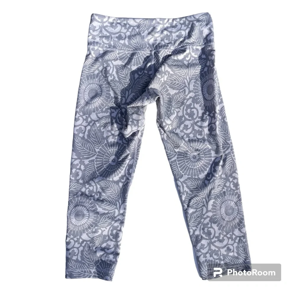 Lululemon Wunder Under Crop Legging Fossil Grey Beachy Floral w white Rare 6 - Picture 3 of 10